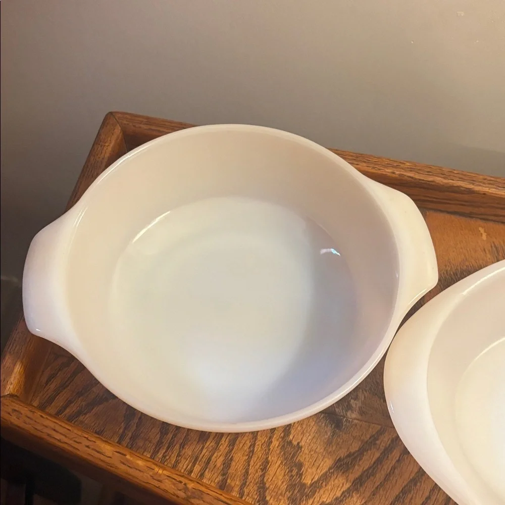 2 Pieces of Vintage Kitchenware Fireking Glasbake MCM Casserole & Mixing Bowl